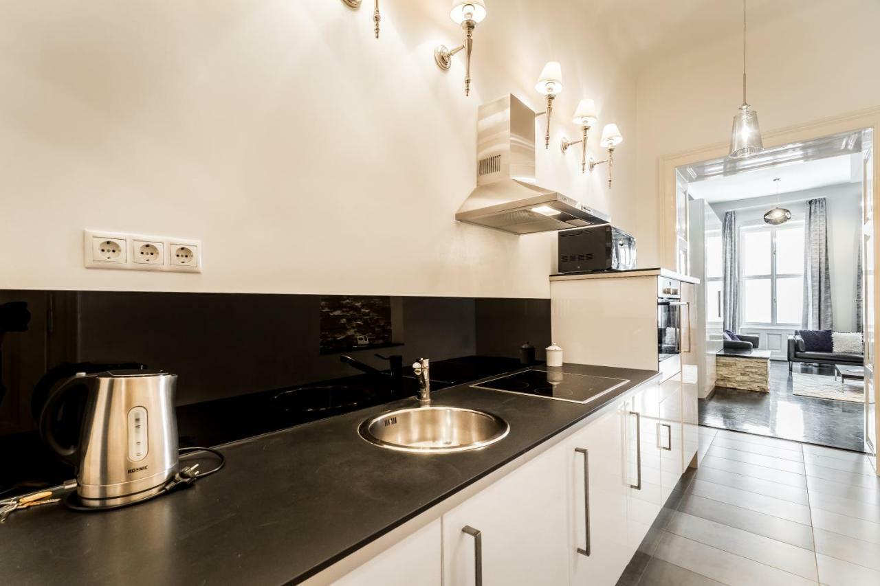 BpR B&W Elegant Home Budapest Exterior foto