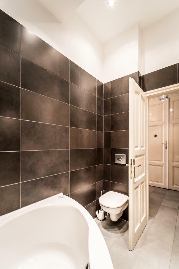 BpR B&W Elegant Home Budapest Exterior foto
