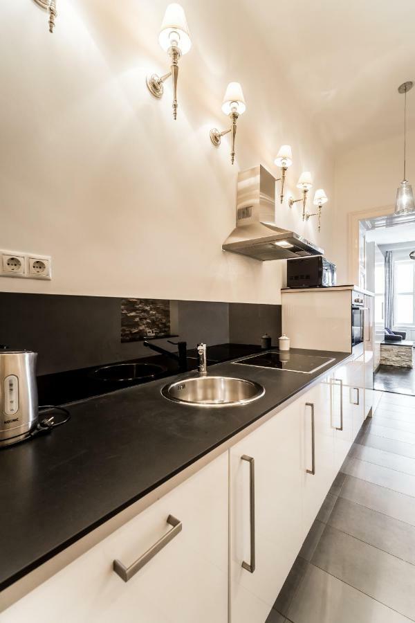 BpR B&W Elegant Home Budapest Exterior foto